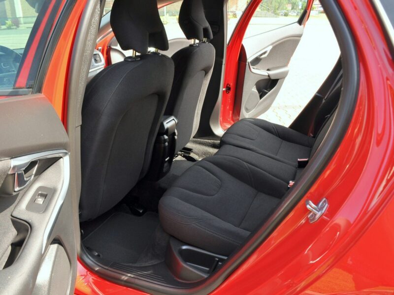Volvo V40 1.6d(115KM)*Lift*Xenon*Led*Virtual*Kamera*Parkt Asista*Alu16"ASO FULL II (2012-)