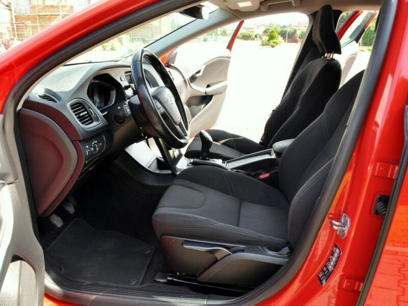Volvo V40 1.6d(115KM)*Lift*Xenon*Led*Virtual*Kamera*Parkt Asista*Alu16"ASO FULL II (2012-)