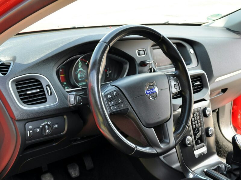 Volvo V40 1.6d(115KM)*Lift*Xenon*Led*Virtual*Kamera*Parkt Asista*Alu16"ASO FULL II (2012-)