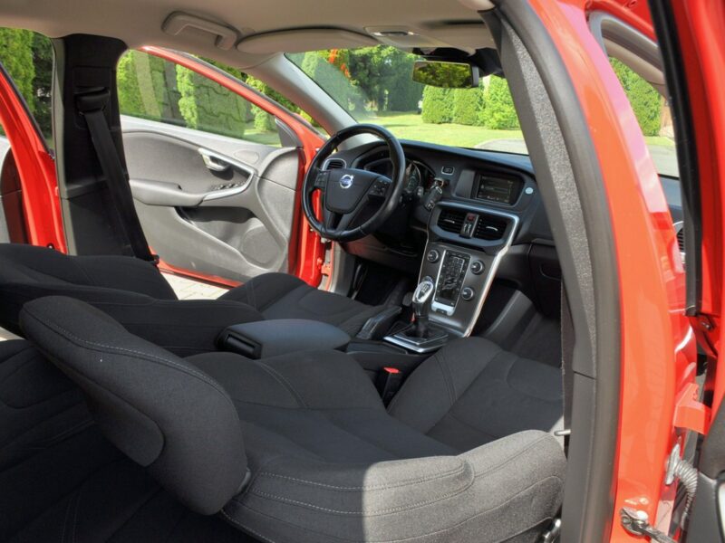 Volvo V40 1.6d(115KM)*Lift*Xenon*Led*Virtual*Kamera*Parkt Asista*Alu16"ASO FULL II (2012-)