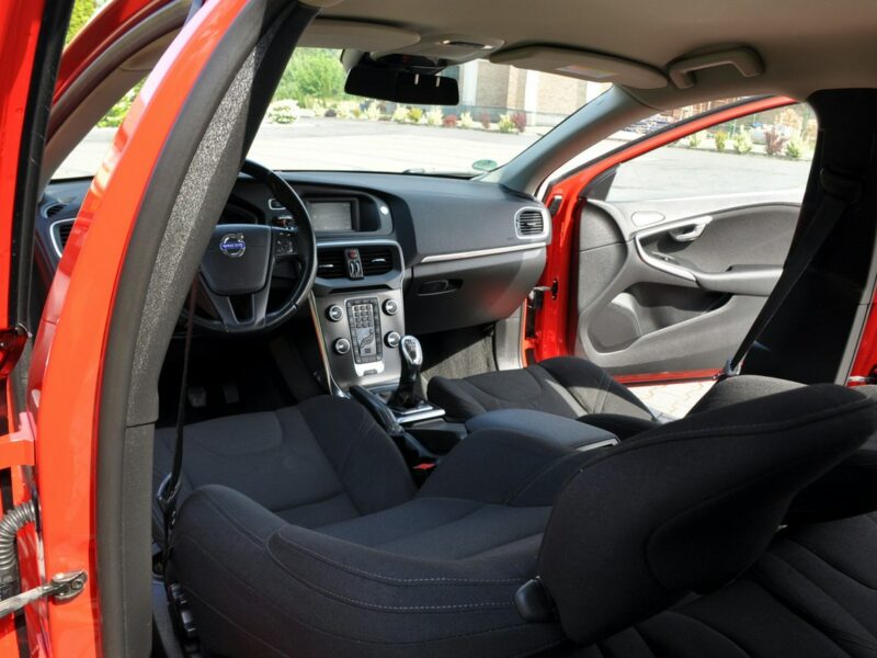 Volvo V40 1.6d(115KM)*Lift*Xenon*Led*Virtual*Kamera*Parkt Asista*Alu16"ASO FULL II (2012-)