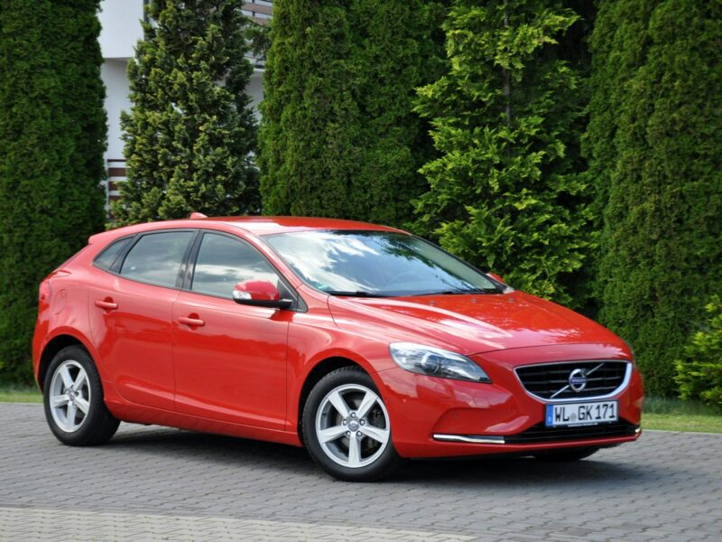 Volvo V40 1.6d(115KM)*Lift*Xenon*Led*Virtual*Kamera*Parkt Asista*Alu16"ASO FULL II (2012-)