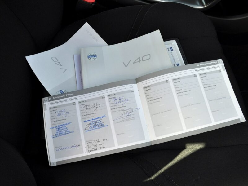 Volvo V40 1.6d(115KM)*Lift*Xenon*Led*Virtual*Kamera*Parkt Asista*Alu16"ASO FULL II (2012-)