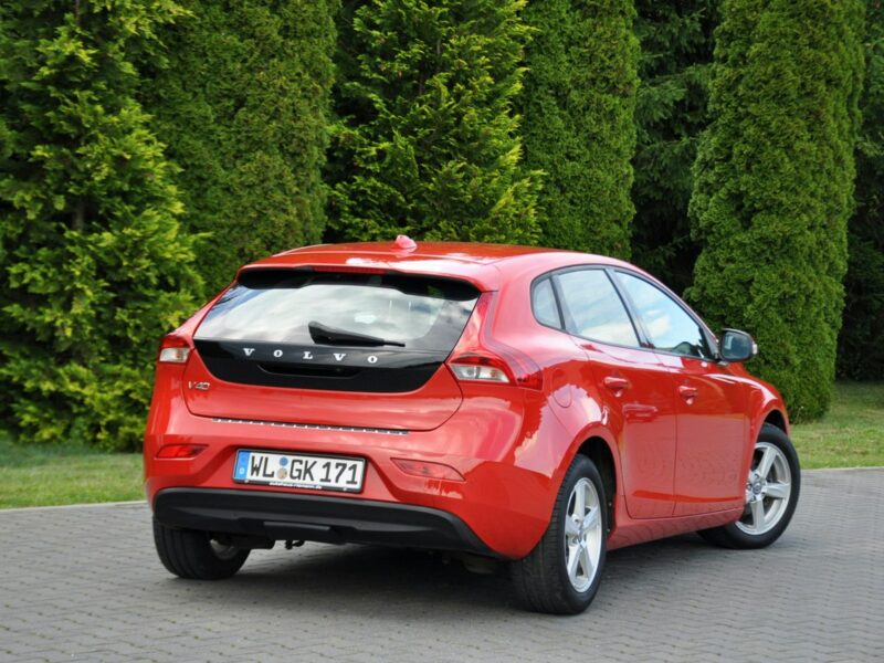 Volvo V40 1.6d(115KM)*Lift*Xenon*Led*Virtual*Kamera*Parkt Asista*Alu16"ASO FULL II (2012-)
