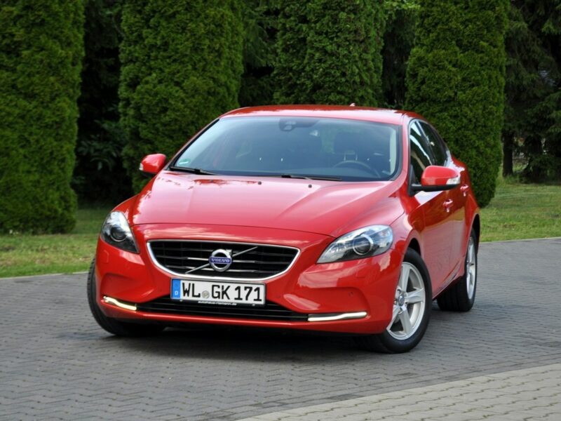 Volvo V40 1.6d(115KM)*Lift*Xenon*Led*Virtual*Kamera*Parkt Asista*Alu16"ASO FULL II (2012-)