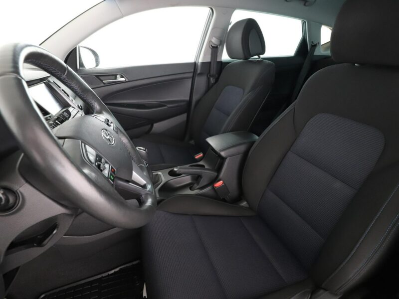 Hyundai Tucson navi klima auto grzane fotele i kierownica navi kamera i czujniki park III (2015-2020)