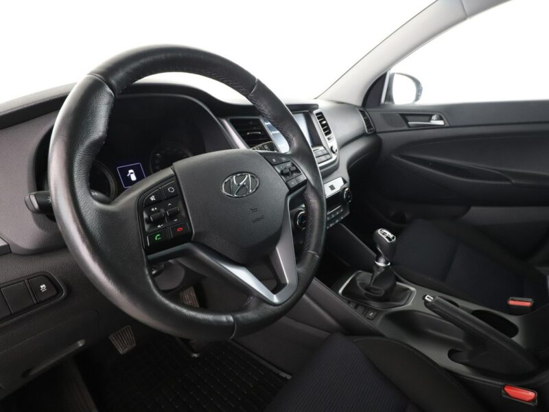 Hyundai Tucson navi klima auto grzane fotele i kierownica navi kamera i czujniki park III (2015-2020)