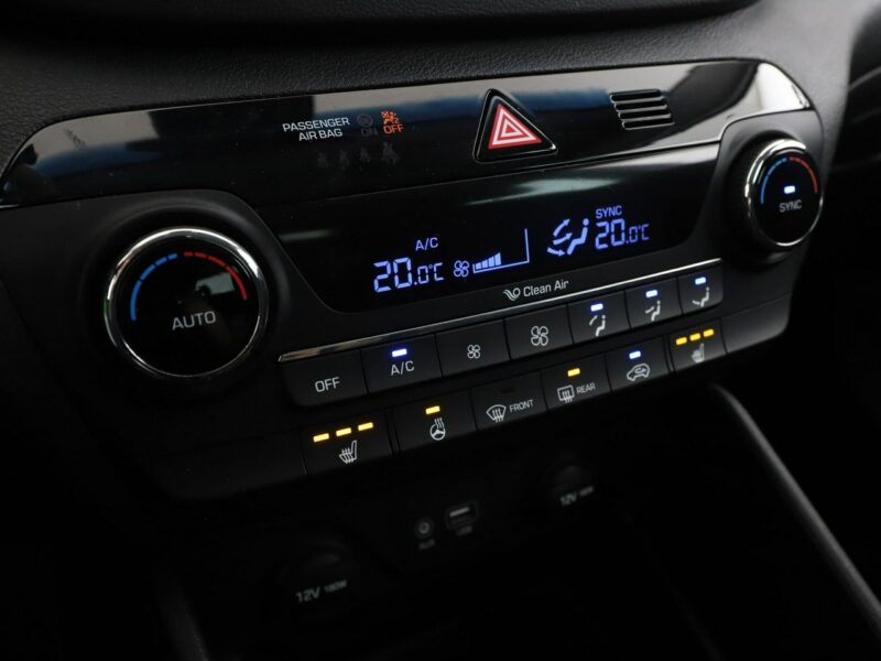 Hyundai Tucson navi klima auto grzane fotele i kierownica navi kamera i czujniki park III (2015-2020)