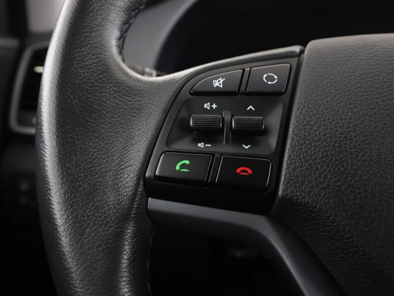 Hyundai Tucson navi klima auto grzane fotele i kierownica navi kamera i czujniki park III (2015-2020)