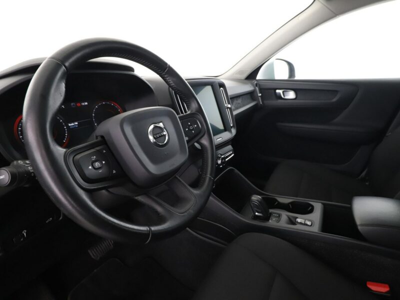 Volvo XC 40 FV23% automat 4x4 PDC navi klima-auto tempomat
