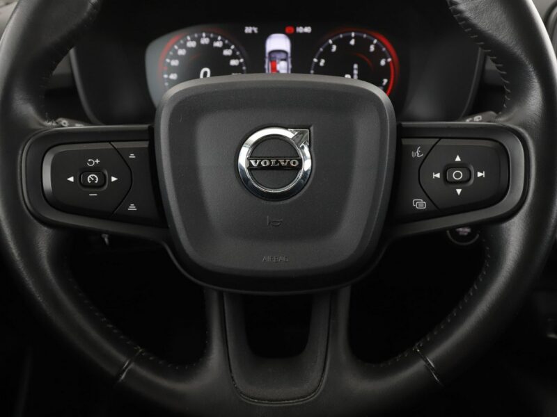 Volvo XC 40 FV23% automat 4x4 PDC navi klima-auto tempomat