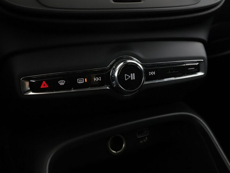 Volvo XC 40 FV23% automat 4x4 PDC navi klima-auto tempomat