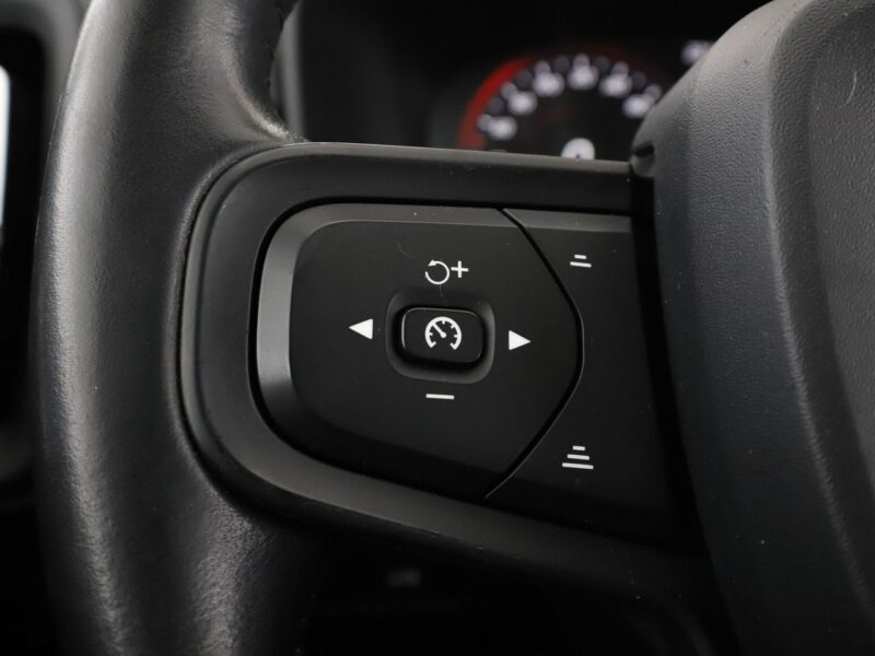 Volvo XC 40 FV23% automat 4x4 PDC navi klima-auto tempomat