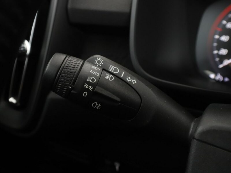 Volvo XC 40 FV23% automat 4x4 PDC navi klima-auto tempomat