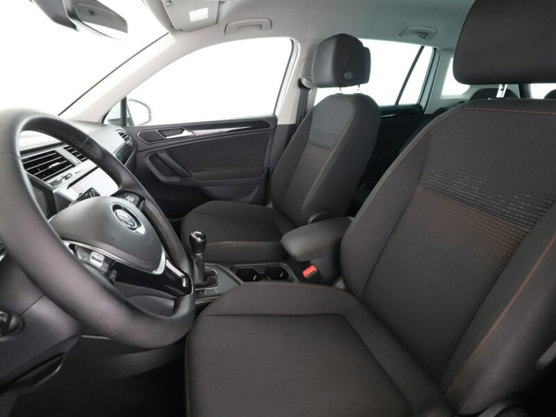 Volkswagen Tiguan navi klima auto kamera i czujniki parkowania II (2016-2024)