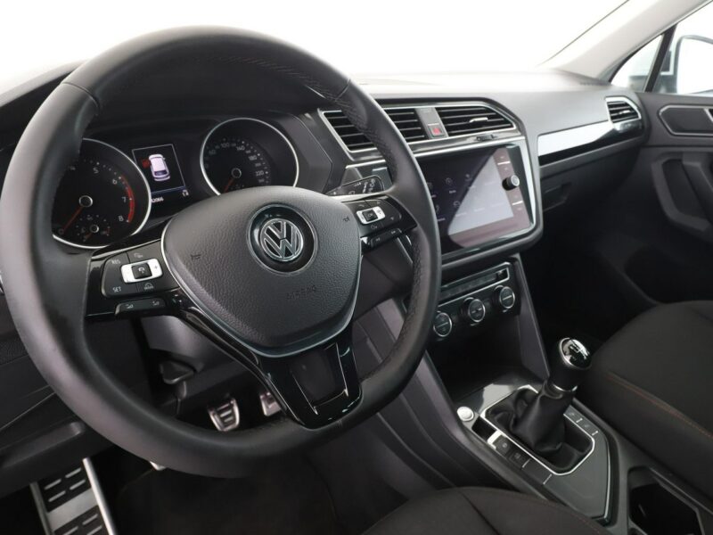 Volkswagen Tiguan navi klima auto kamera i czujniki parkowania II (2016-2024)