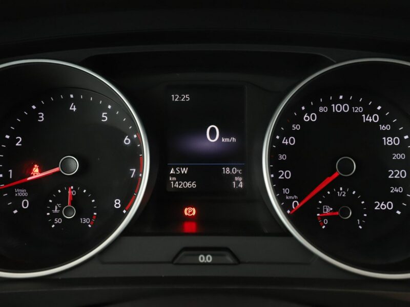 Volkswagen Tiguan navi klima auto kamera i czujniki parkowania II (2016-2024)