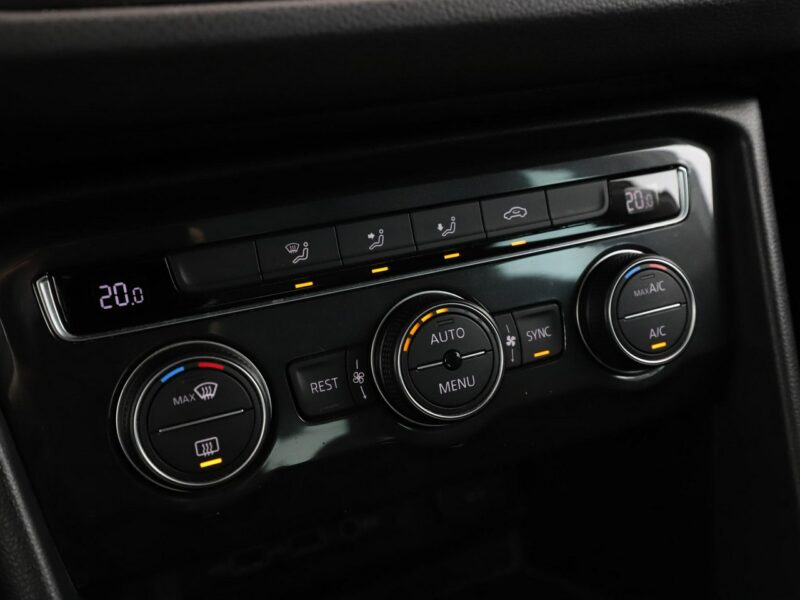 Volkswagen Tiguan navi klima auto kamera i czujniki parkowania II (2016-2024)