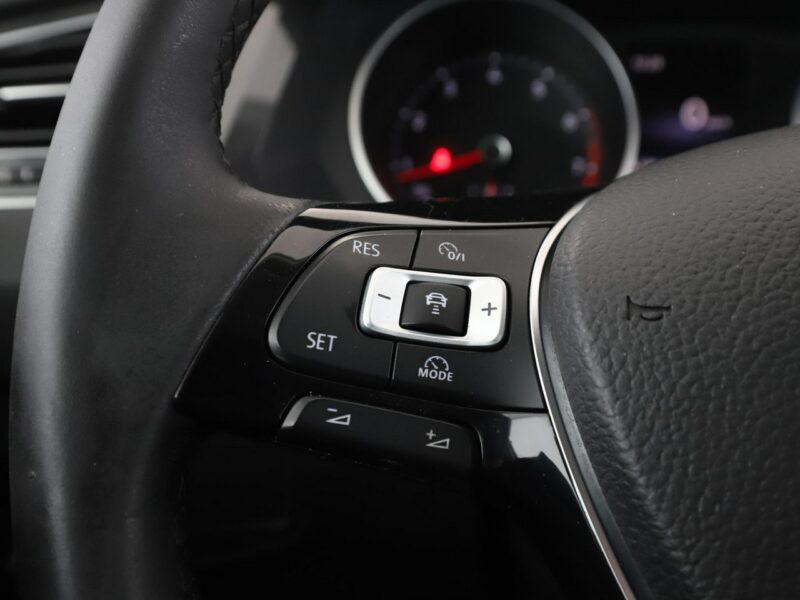 Volkswagen Tiguan navi klima auto kamera i czujniki parkowania II (2016-2024)