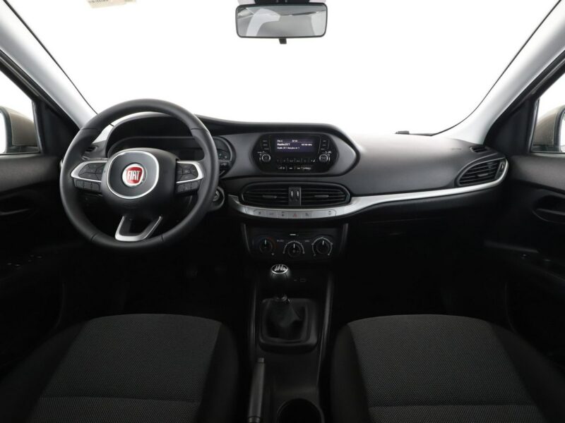 Fiat Tipo niski przebieg tempomat PDC klima USB AUX II (2016-)