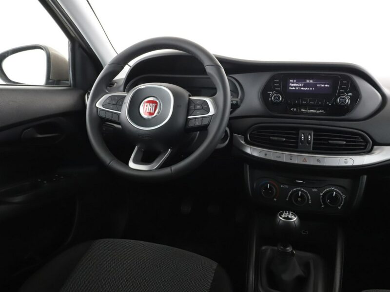 Fiat Tipo niski przebieg tempomat PDC klima USB AUX II (2016-)