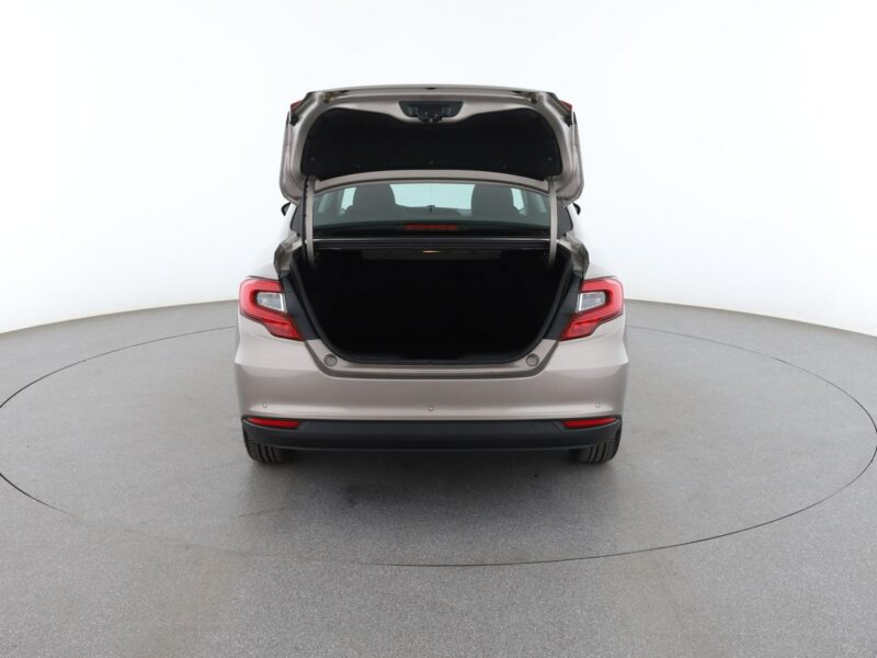 Fiat Tipo niski przebieg tempomat PDC klima USB AUX II (2016-)