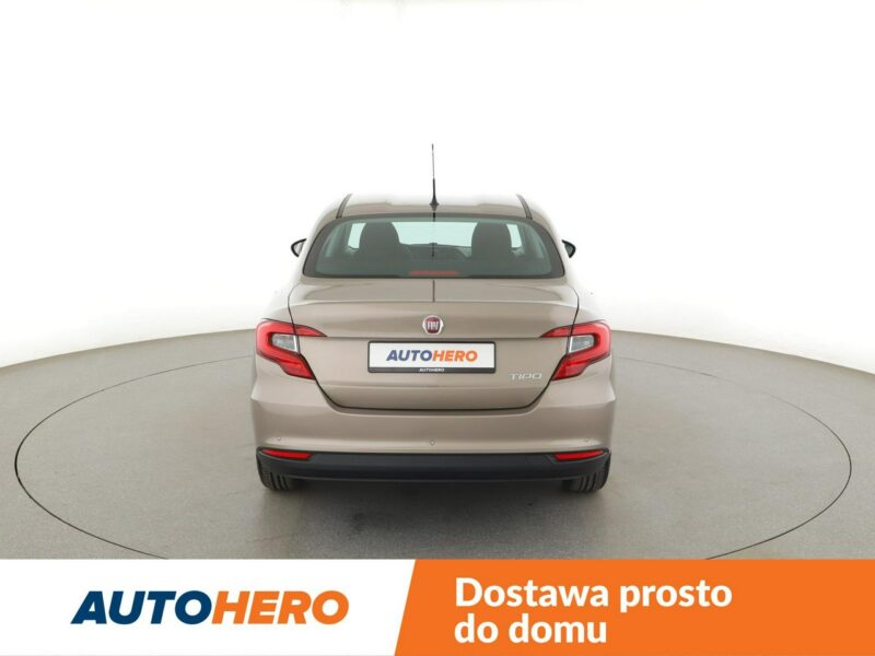 Fiat Tipo niski przebieg tempomat PDC klima USB AUX II (2016-)