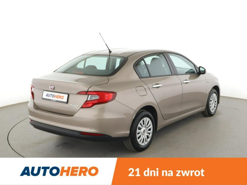 Fiat Tipo niski przebieg tempomat PDC klima USB AUX II (2016-)