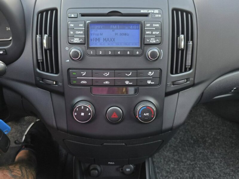 Hyundai i30 1.4 Benzyna 109 KM, Klimatyzacja, Isofix, USB, AUX, Dwa Klucze I (2002-2013)