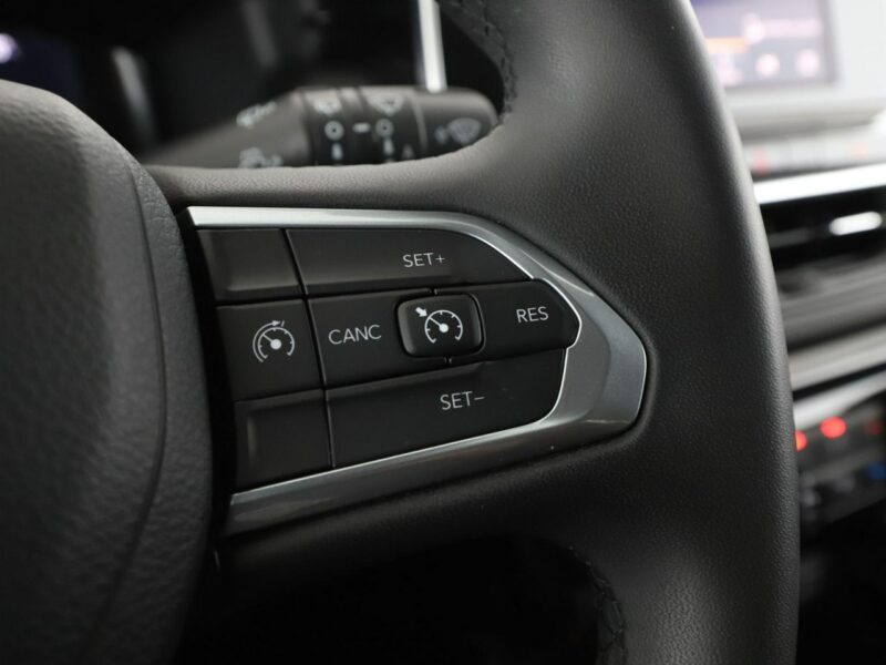 Jeep Compass Night Eagle mHEV automat półskóra PDC tempomat LED II (2016-)