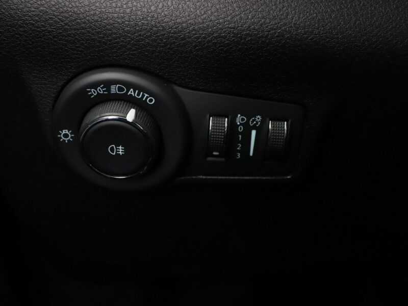 Jeep Compass Night Eagle mHEV automat półskóra PDC tempomat LED II (2016-)