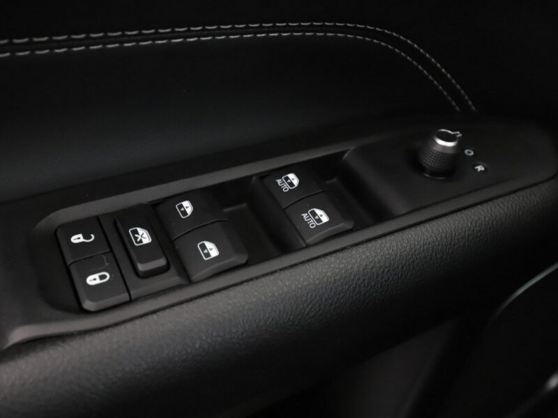 Jeep Compass Night Eagle mHEV automat półskóra PDC tempomat LED II (2016-)