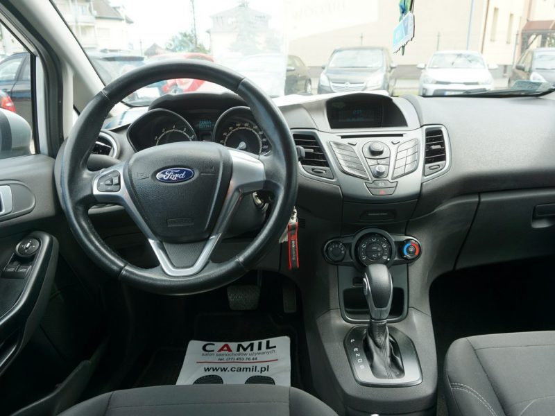 Ford Fiesta z automatyczną skrzynią, z niskim przebiegiem, z roczną gwarancją, Mk7 (2008-)