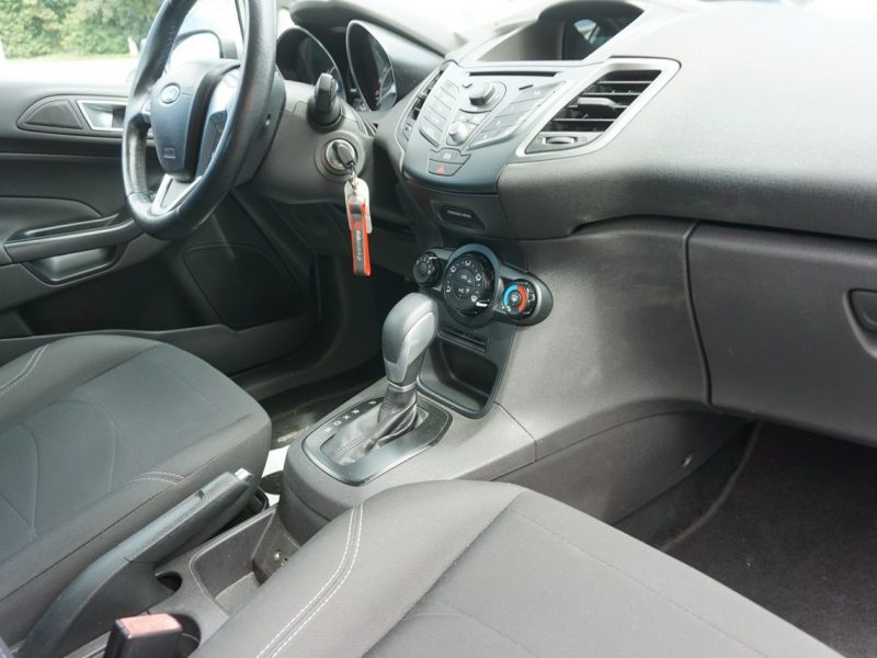 Ford Fiesta z automatyczną skrzynią, z niskim przebiegiem, z roczną gwarancją, Mk7 (2008-)