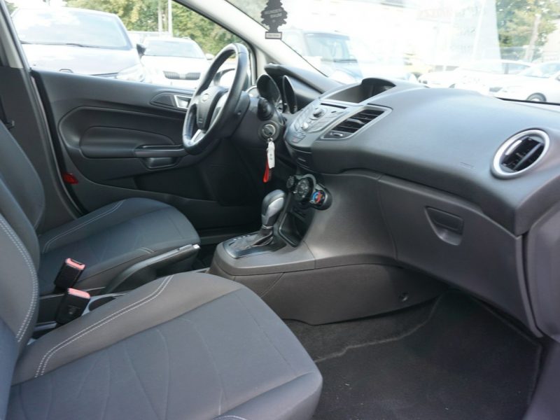 Ford Fiesta z automatyczną skrzynią, z niskim przebiegiem, z roczną gwarancją, Mk7 (2008-)