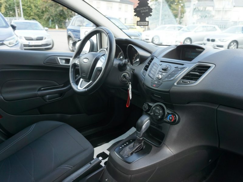 Ford Fiesta z automatyczną skrzynią, z niskim przebiegiem, z roczną gwarancją, Mk7 (2008-)