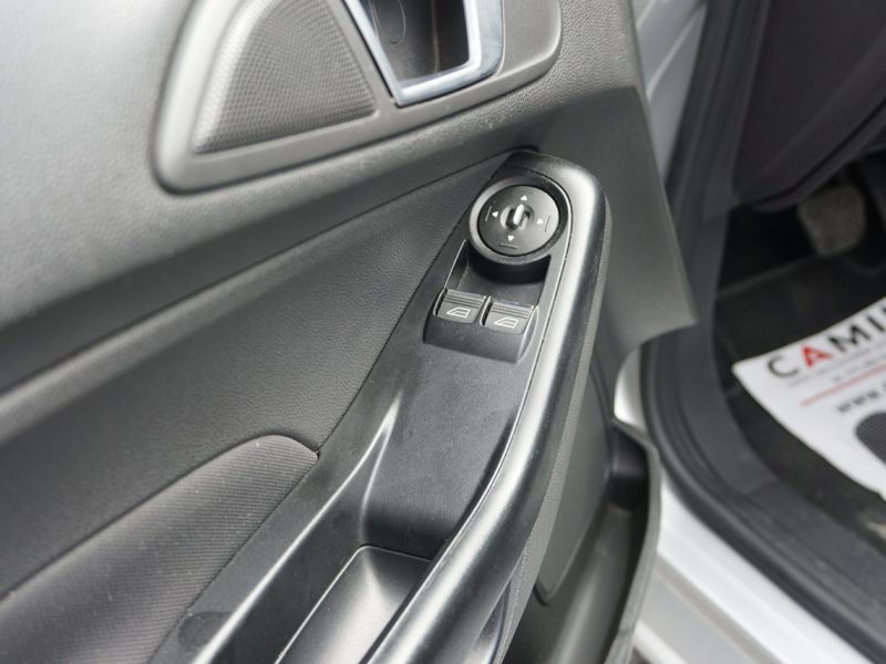 Ford Fiesta z automatyczną skrzynią, z niskim przebiegiem, z roczną gwarancją, Mk7 (2008-)