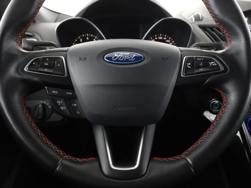 Ford Kuga ST-Line 242KM automat 4x4 Bi-Xenon grzane fotele navi PDC II (2012-)