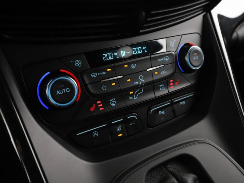 Ford Kuga ST-Line 242KM automat 4x4 Bi-Xenon grzane fotele navi PDC II (2012-)