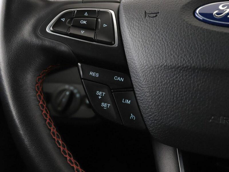 Ford Kuga ST-Line 242KM automat 4x4 Bi-Xenon grzane fotele navi PDC II (2012-)