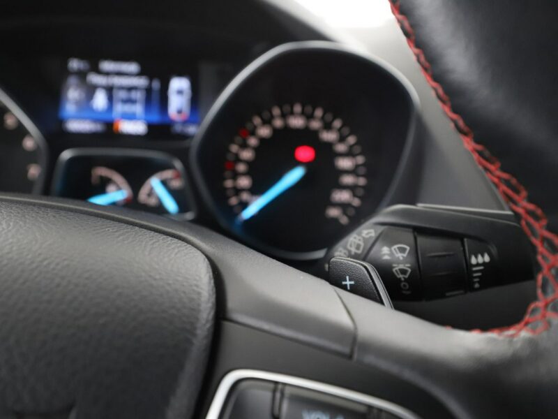 Ford Kuga ST-Line 242KM automat 4x4 Bi-Xenon grzane fotele navi PDC II (2012-)