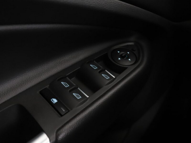 Ford Kuga ST-Line 242KM automat 4x4 Bi-Xenon grzane fotele navi PDC II (2012-)