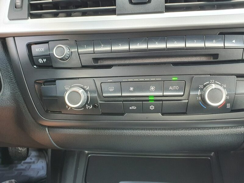 BMW 318 318d 143KM # Duża Navi # Climatronic # PDC # Serwisowana # Super Stan F30/F31 (2012-)