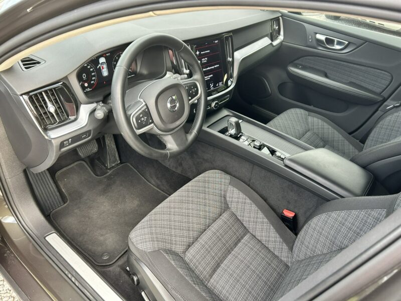 Volvo V60 Super stan Benzyna + Hybryda II (2018-)