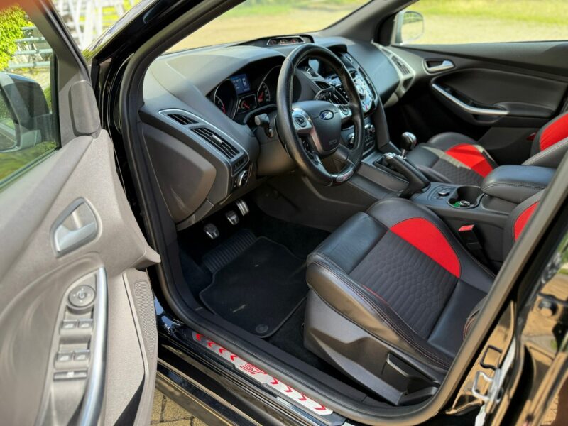 Ford Focus ST 250 Recaro Mk3 (2010-2018)
