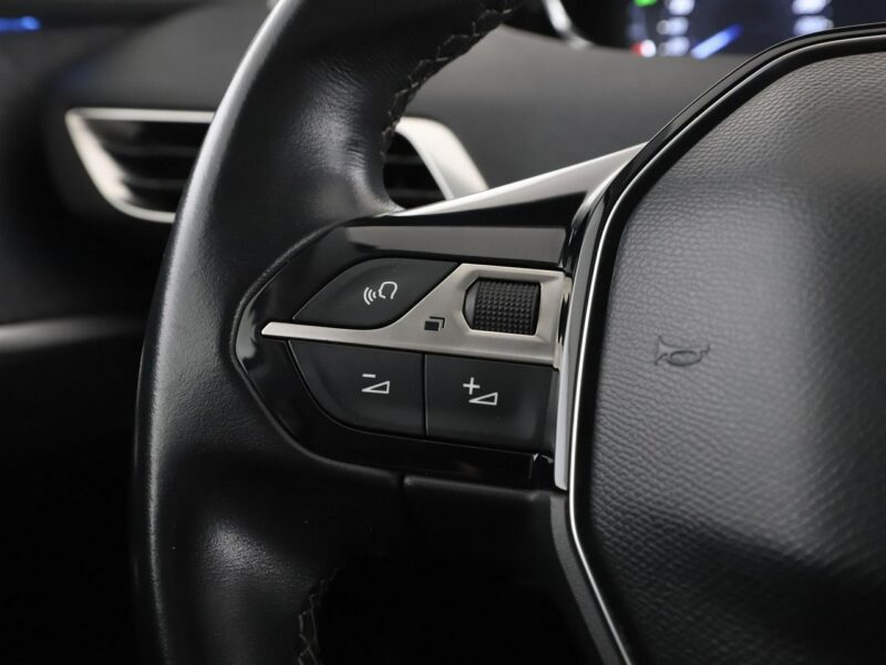 Peugeot 3008 navi virtual cocpit półskóra panorama kamera i czujniki parkowania II (2016-)