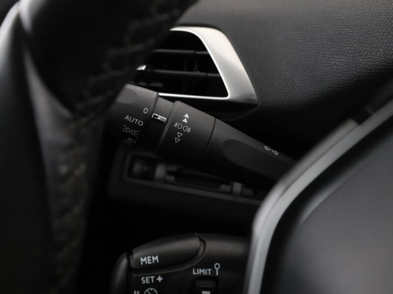 Peugeot 3008 navi virtual cocpit półskóra panorama kamera i czujniki parkowania II (2016-)