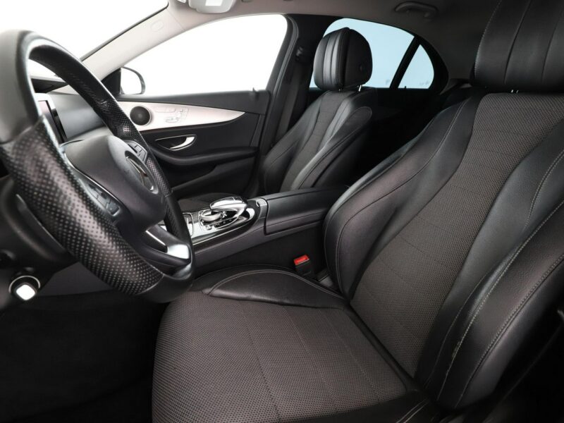 Mercedes E 200 półskóra navi full LEDel. sterowane i grzane fotele kamera i czujniki W213 (2016-)