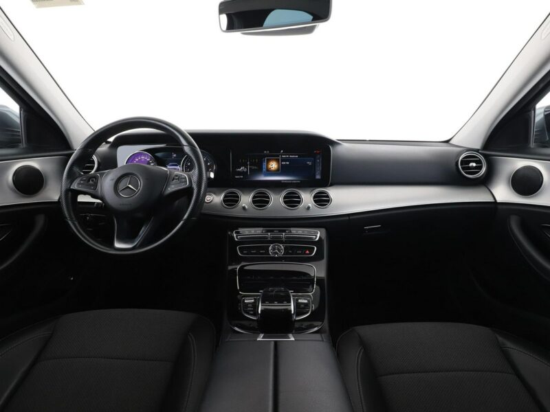 Mercedes E 200 półskóra navi full LEDel. sterowane i grzane fotele kamera i czujniki W213 (2016-)