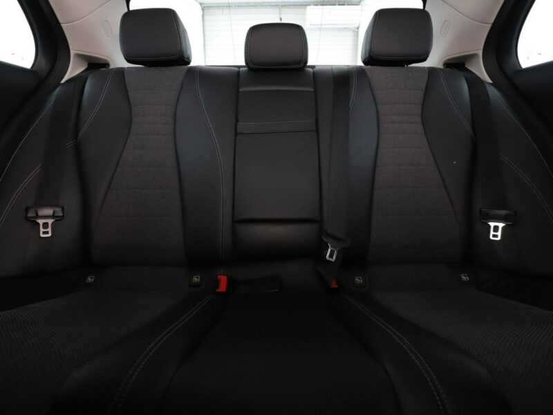 Mercedes E 200 półskóra navi full LEDel. sterowane i grzane fotele kamera i czujniki W213 (2016-)